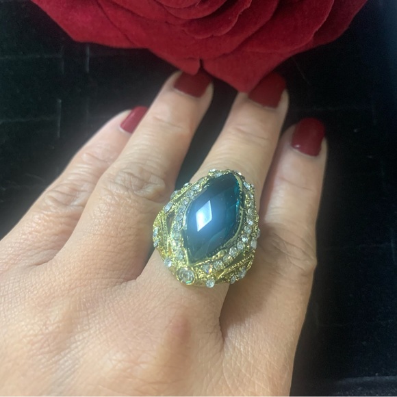 Eye shaped Ring Irregular Zircon Big Green Rhinestones Gold Tone - Picture 9 of 11